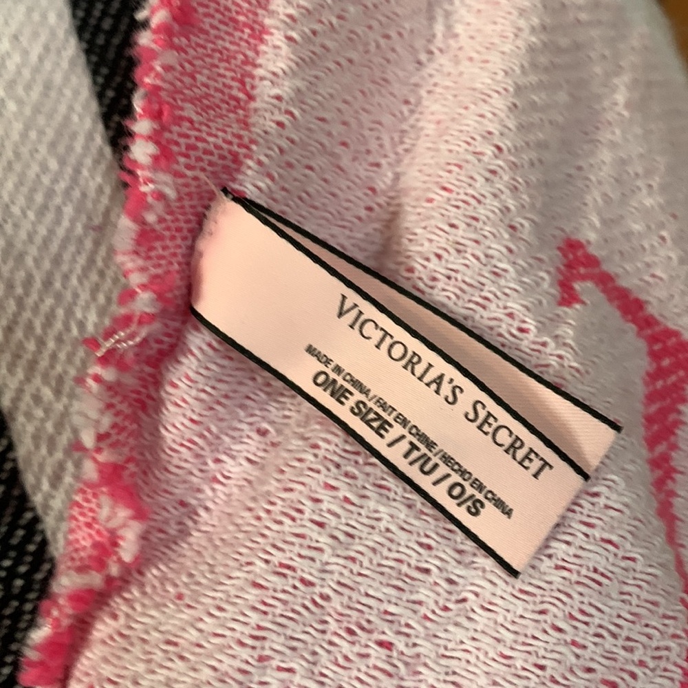 Victoria Secret blanket - Picture 3 of 6